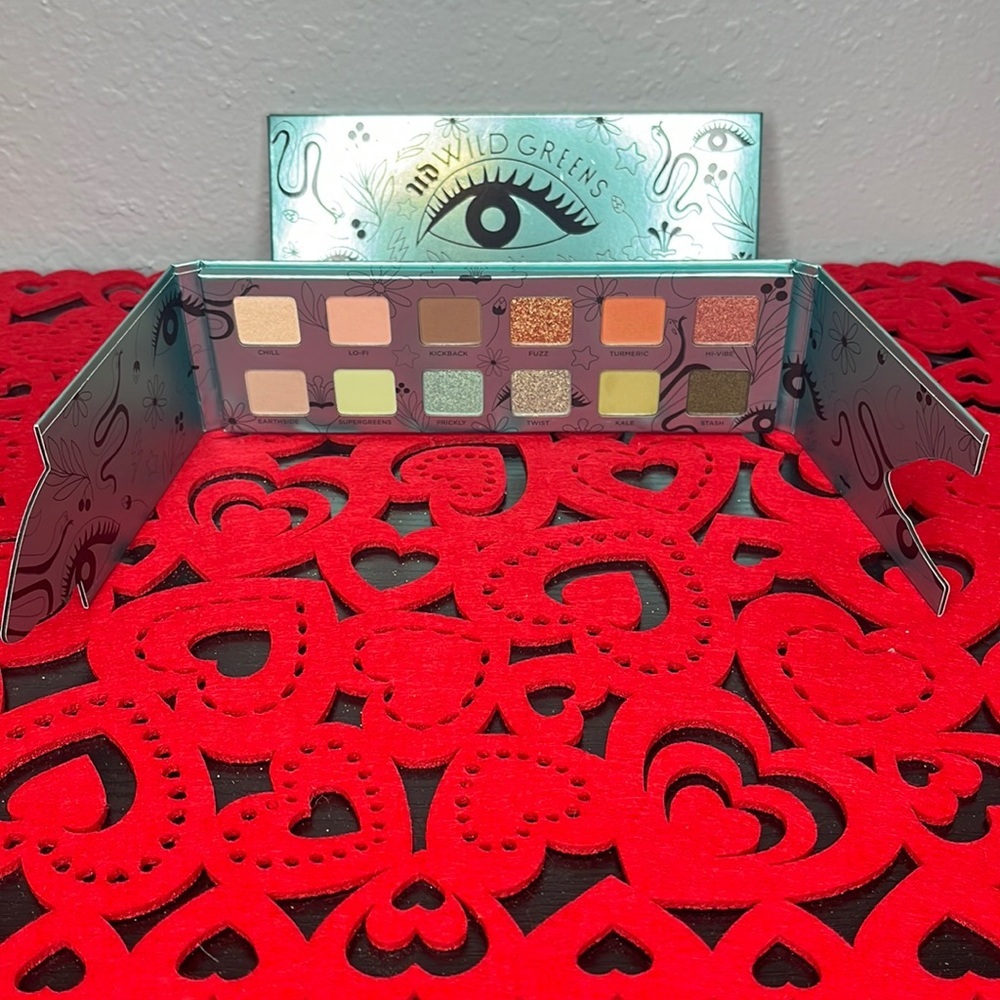 🎉HP🎉Urban Decay Wild Greens Eyeshadow Palette - Picture 4 of 6